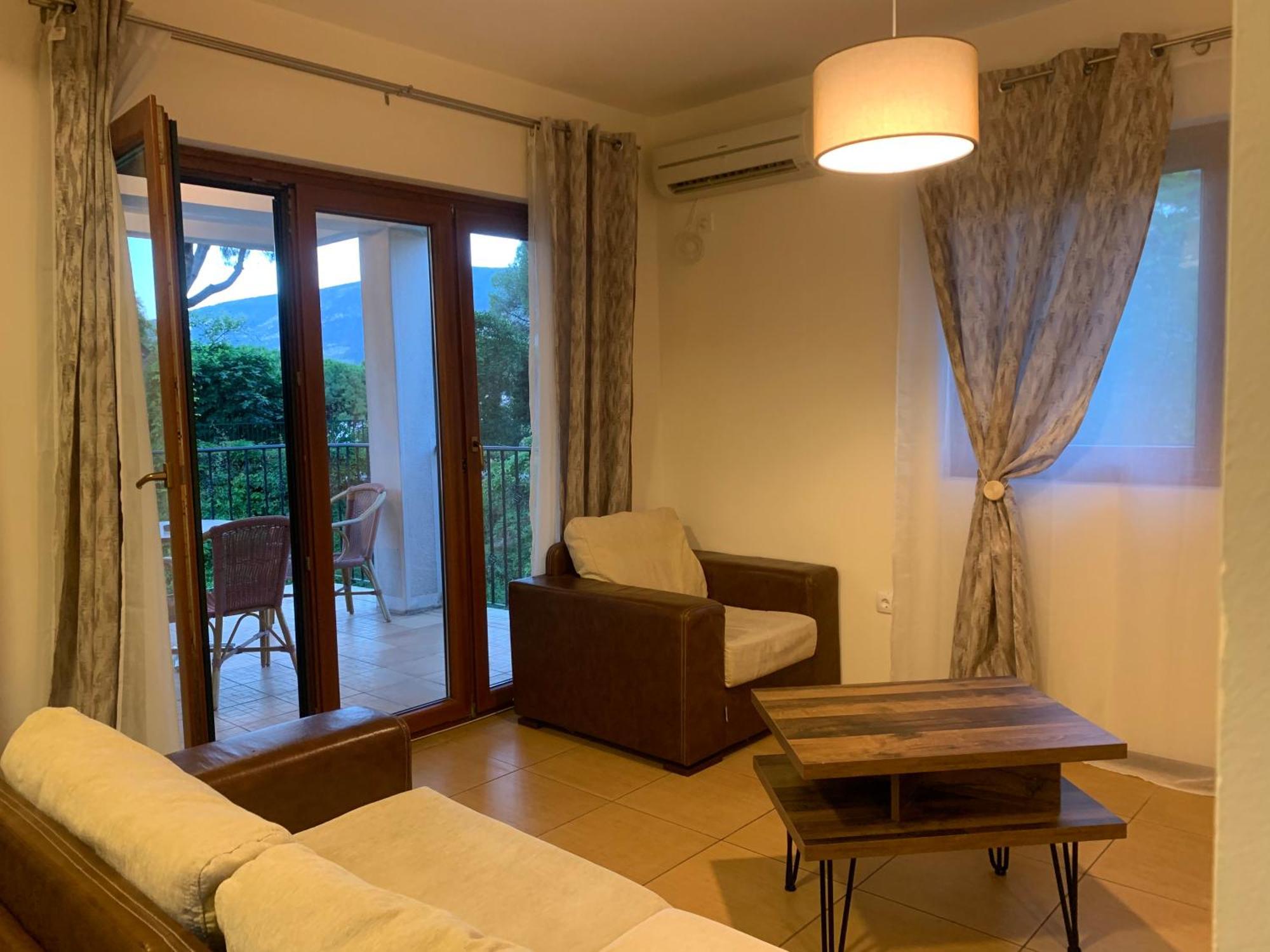 Amber House Apartment Topla